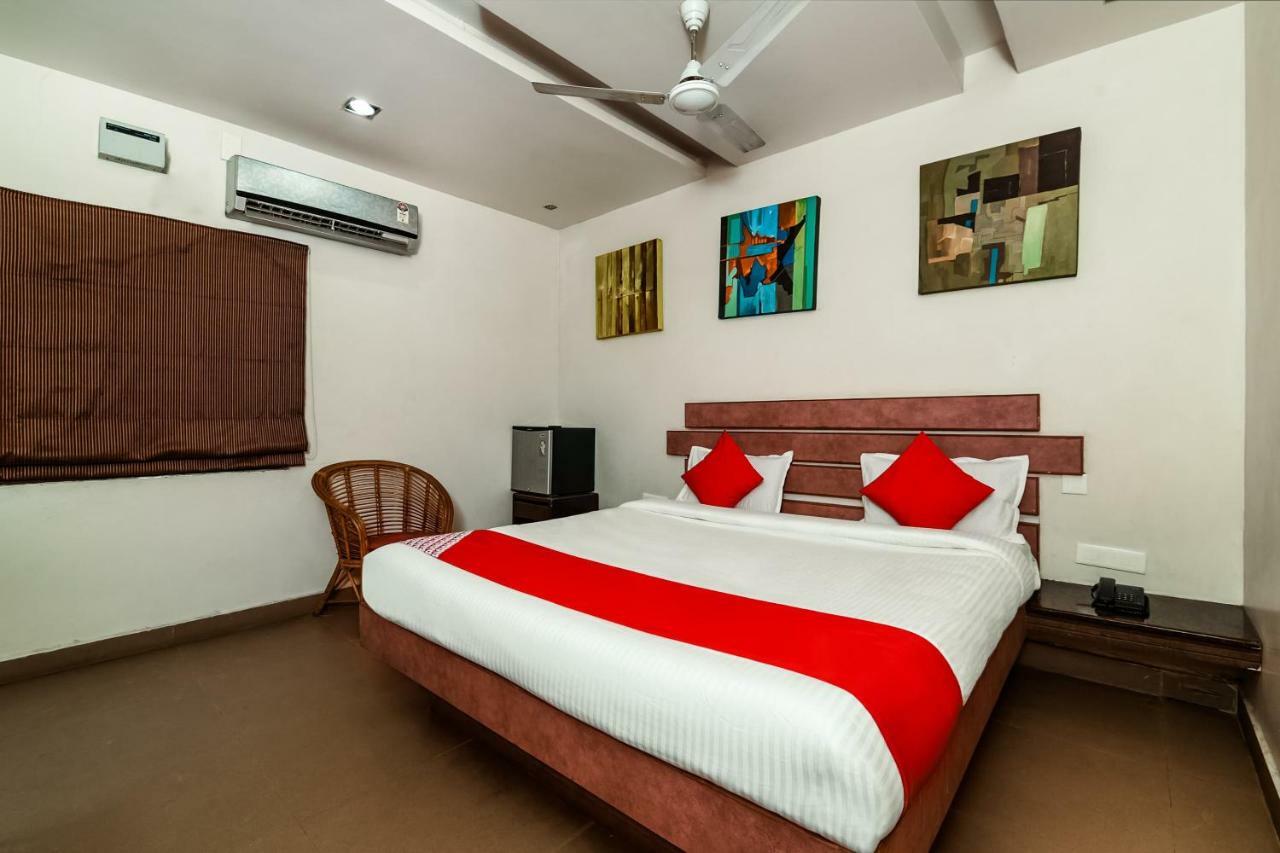 Oyo 28856 Manjeera Inn Visakhapatnam Exterior foto
