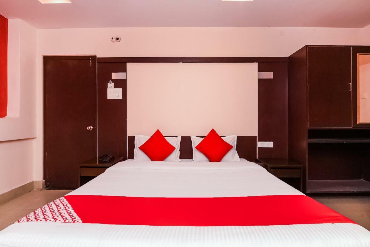 Oyo 28856 Manjeera Inn Visakhapatnam Exterior foto