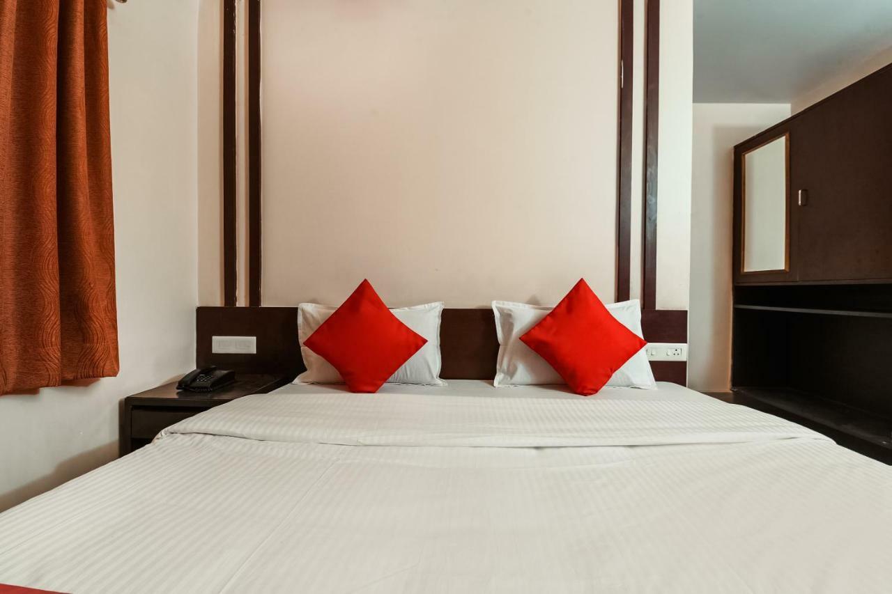 Oyo 28856 Manjeera Inn Visakhapatnam Exterior foto