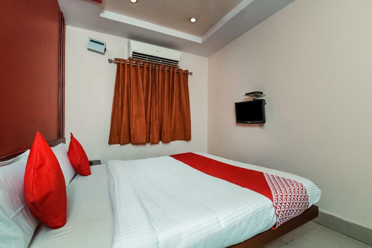 Oyo 28856 Manjeera Inn Visakhapatnam Exterior foto