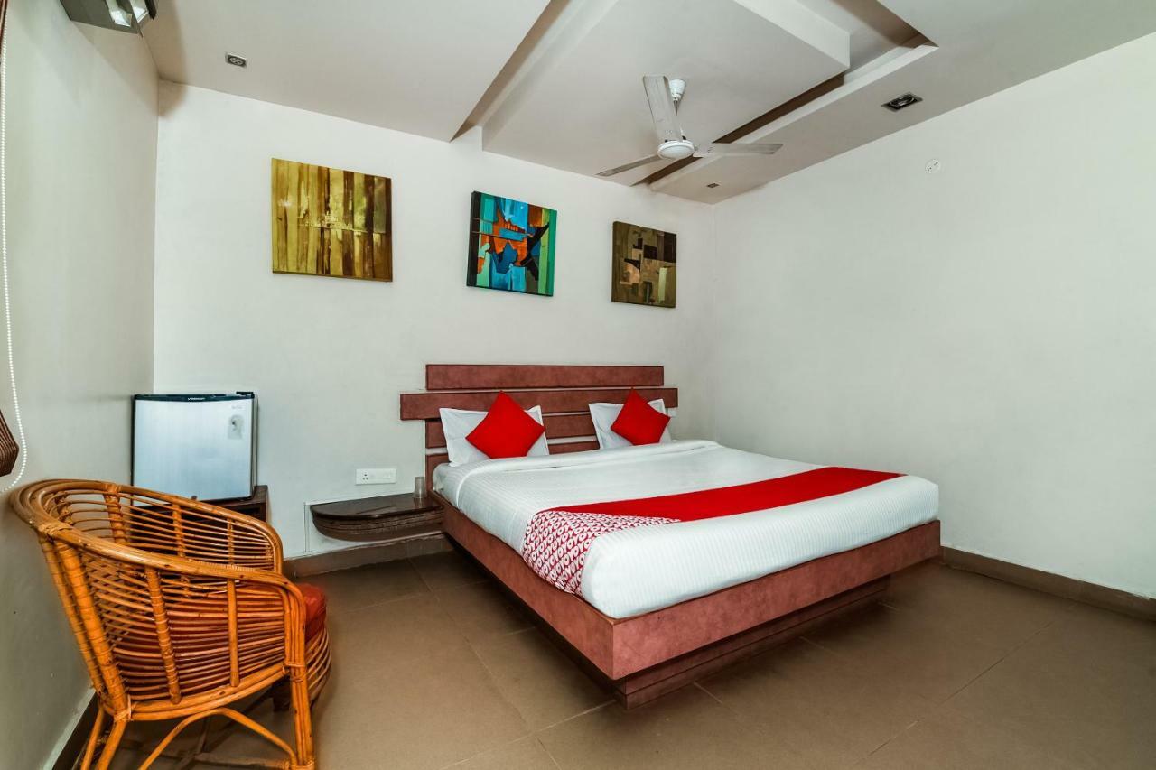 Oyo 28856 Manjeera Inn Visakhapatnam Exterior foto